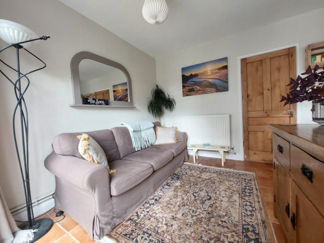 The Snug - South Side - The Swallows The Snug - South Side - The Swallows. Self Catering Accommodation in Gower, Swansea